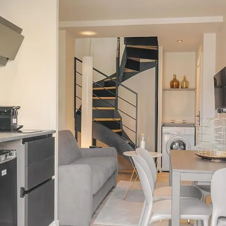 Moderne Et Equipe En Duplex,
