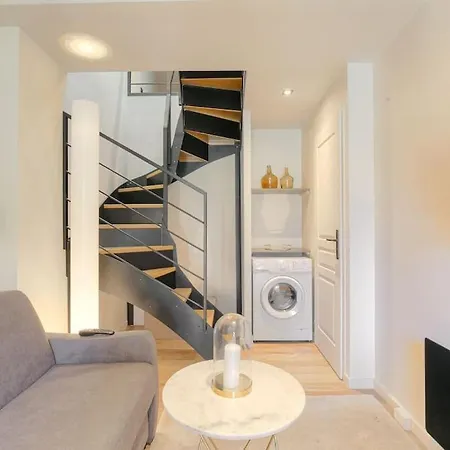Moderne Et Equipe En Duplex, Villeurbanne