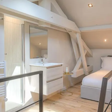 Moderne Et Equipe En Duplex, Daire