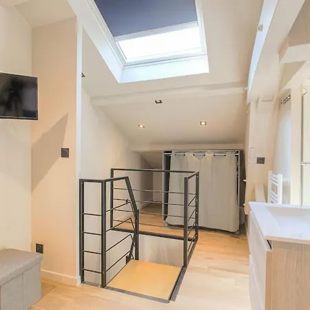 Moderne Et Equipe En Duplex,